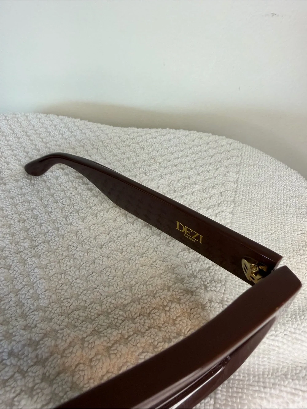 DEZI Slick Brown Rectangular Sunglasses woman’s brown frame gradient lenses